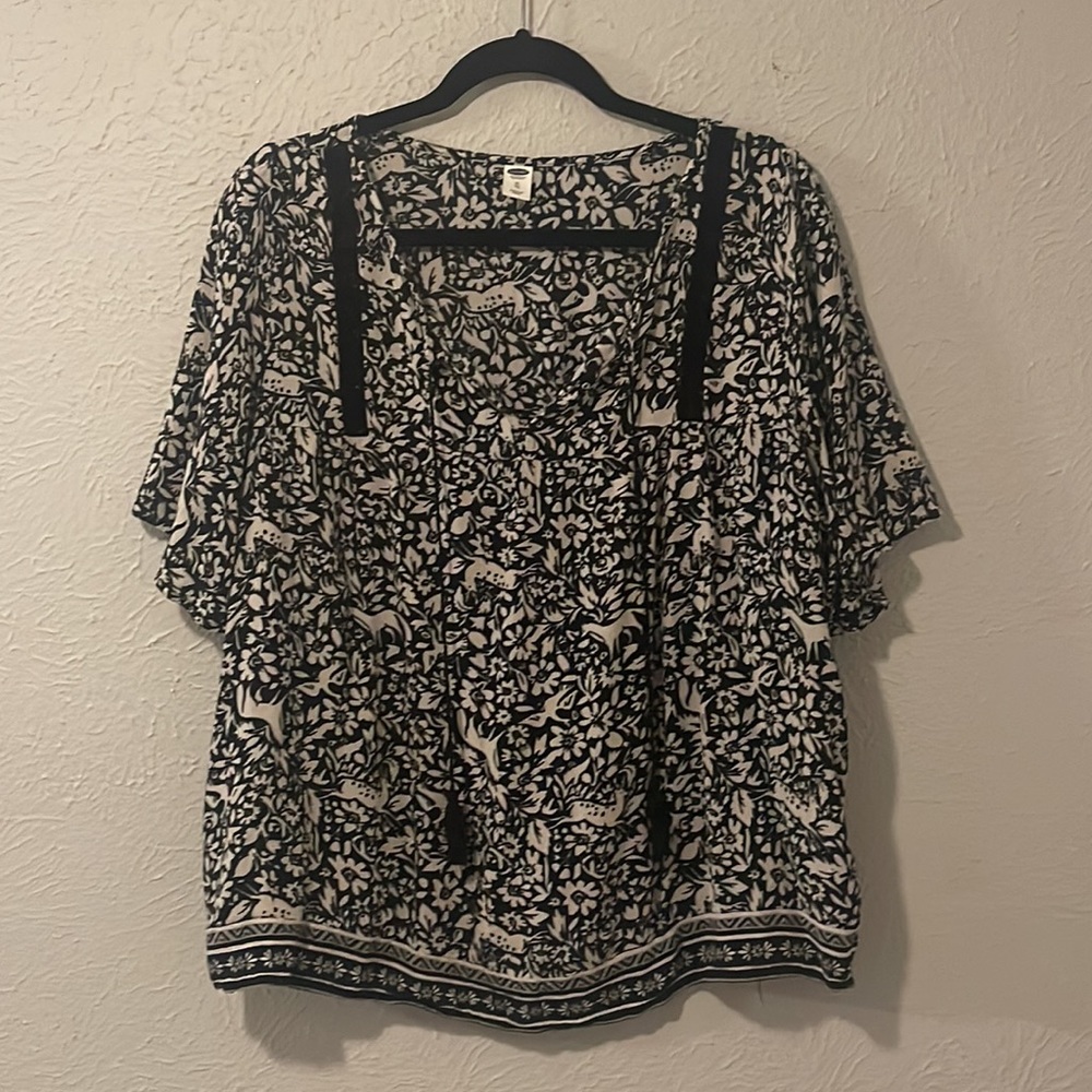 Old Navy black and tan floral print top